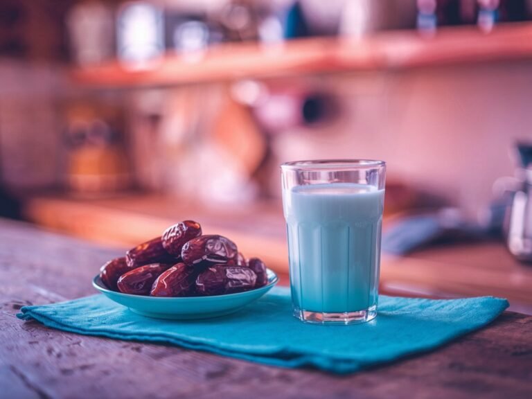 هل يساعد شرب الحليب مع التمر في زيادة حجم القضيب